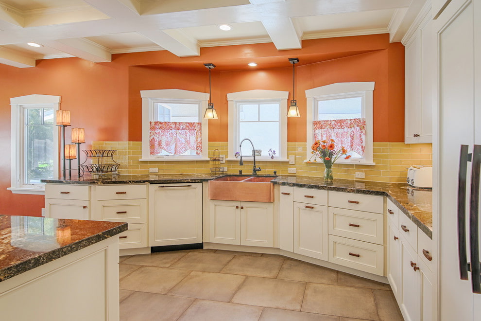 mutfak fotoğraf tasarımında duvar rengi