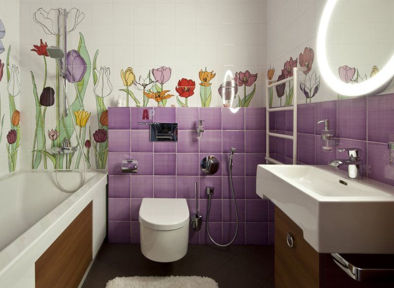 Lilac gạch trên tường phòng tắm nhỏ