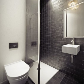 Banheiro minimalista com chuveiro