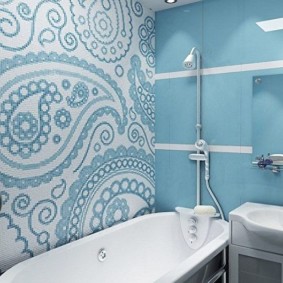 Mosaic sa loob ng isang modernong banyo