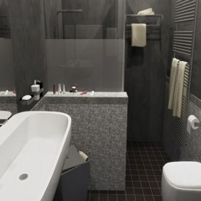 Conception d'une salle de bain combinée en gris