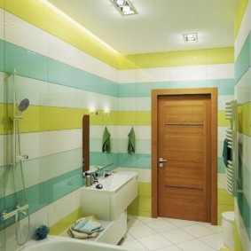 Striped walls in the bathroom