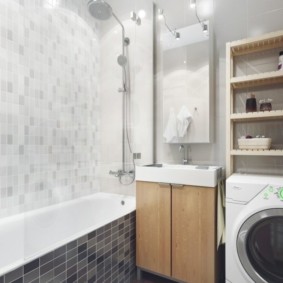Neliela vannas istaba ar veļas mašīnu