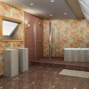 Carrelage marron sur le sol de la salle de bain