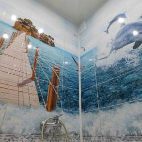 הדפסת תמונות על הנושא הימי בפנים של חדר האמבטיה