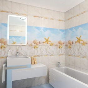 Salle de bain carrelée lumineuse
