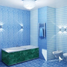 Zili paneļi vannas istabas interjerā