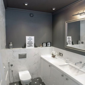 Nội thất nhà vệ sinh trong sắc thái của màu xám