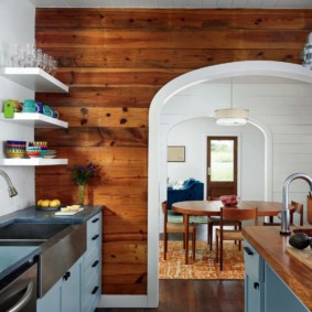 Özel bir evin mutfağında ahşap paneller
