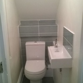 Minimalist küçük tuvalet