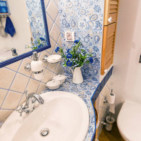Petite toilette de style provençal