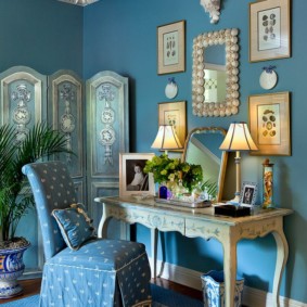 Herbaria yatak odası mavi duvar
