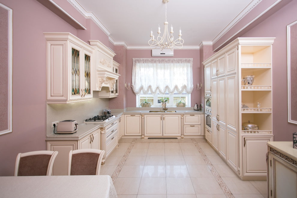 צבע הקירות בתצלום הפנימי של המטבח