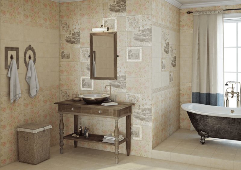 קישוט קיר קרמיקה בחדר האמבטיה של בית כפרי