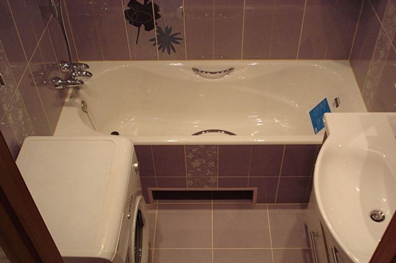 Suunnittelu neliömäinen kylpyhuone, jossa pesukone