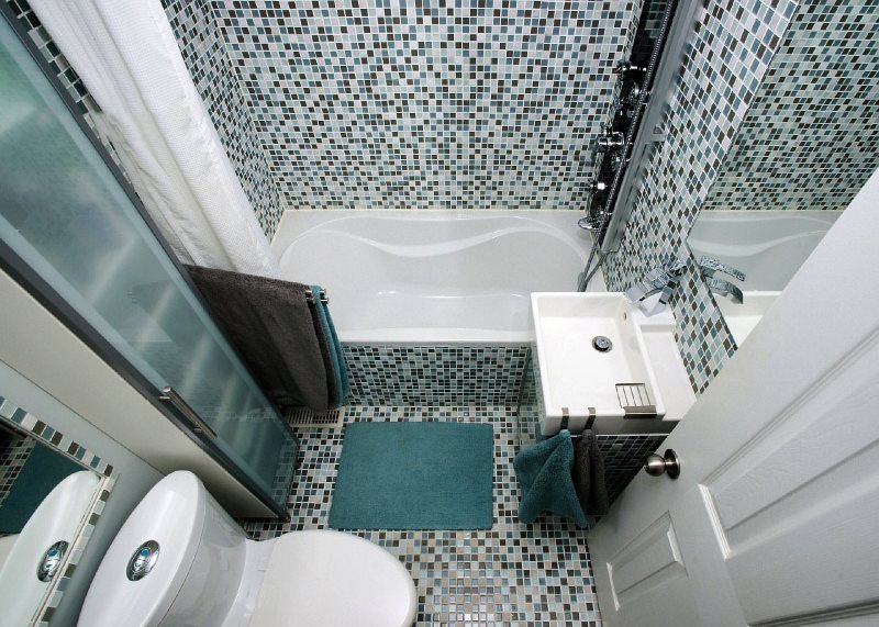 Mēbeles kompaktai vannas istabai Hruščovā