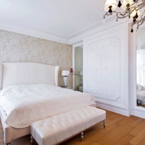 neoklasik yatak odası beyaz dekor