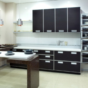 Siyah cepheli mutfak mobilyaları