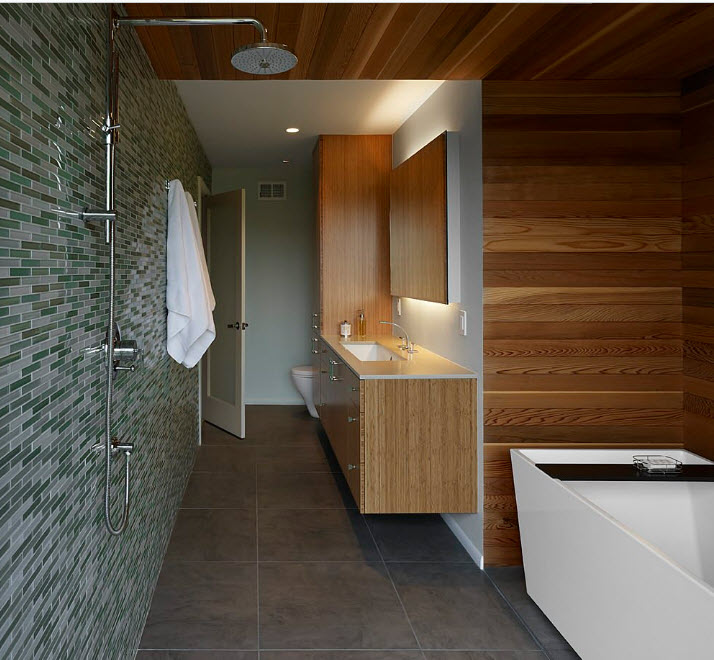Bảng gỗ nâu trong nội thất phòng tắm
