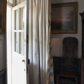 rideaux dans le couloir dans une maison privée des idées de décoration