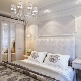 neoklasik tarzı yatak odası