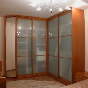 armoire d'angle dans le design photo de la chambre
