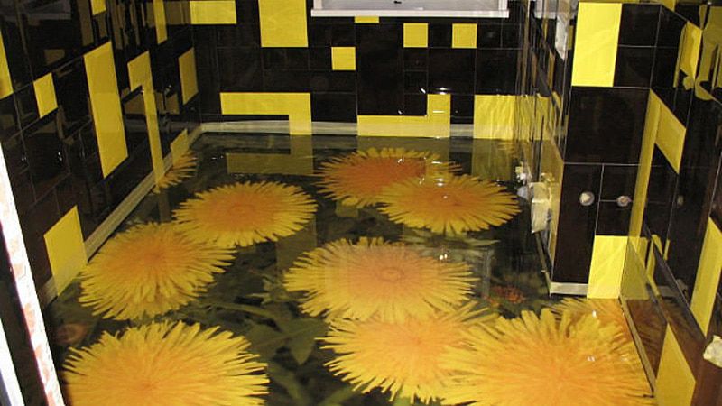 Dzelteni ziedi uz epoksīda grīdas vannas istabā