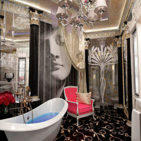 Fauteuil rouge dans une salle de bain de style art déco