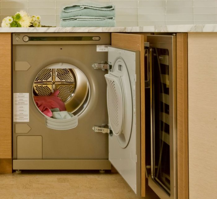 Mobilya setinde ankastre çamaşır makinesi