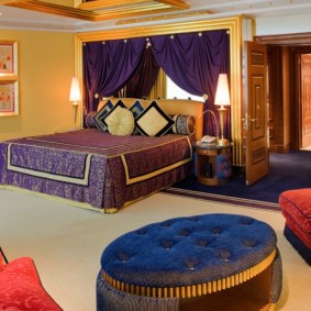 Arapça tarzı büyük bir yatak odası iç