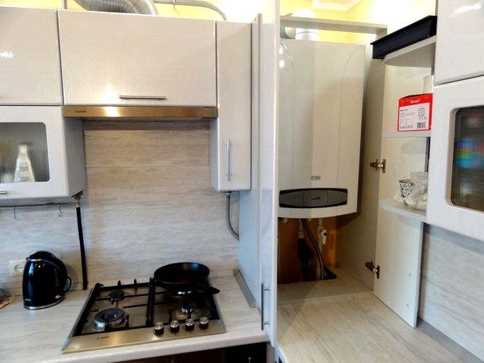 Bucătărie cu un loc pentru instalarea unui cazan pe gaz