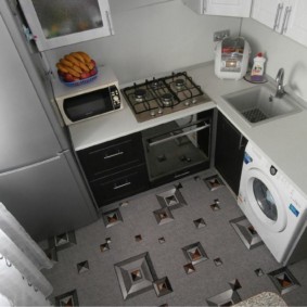 Λινοτάπητα με μια εικόνα στο πάτωμα της κουζίνας