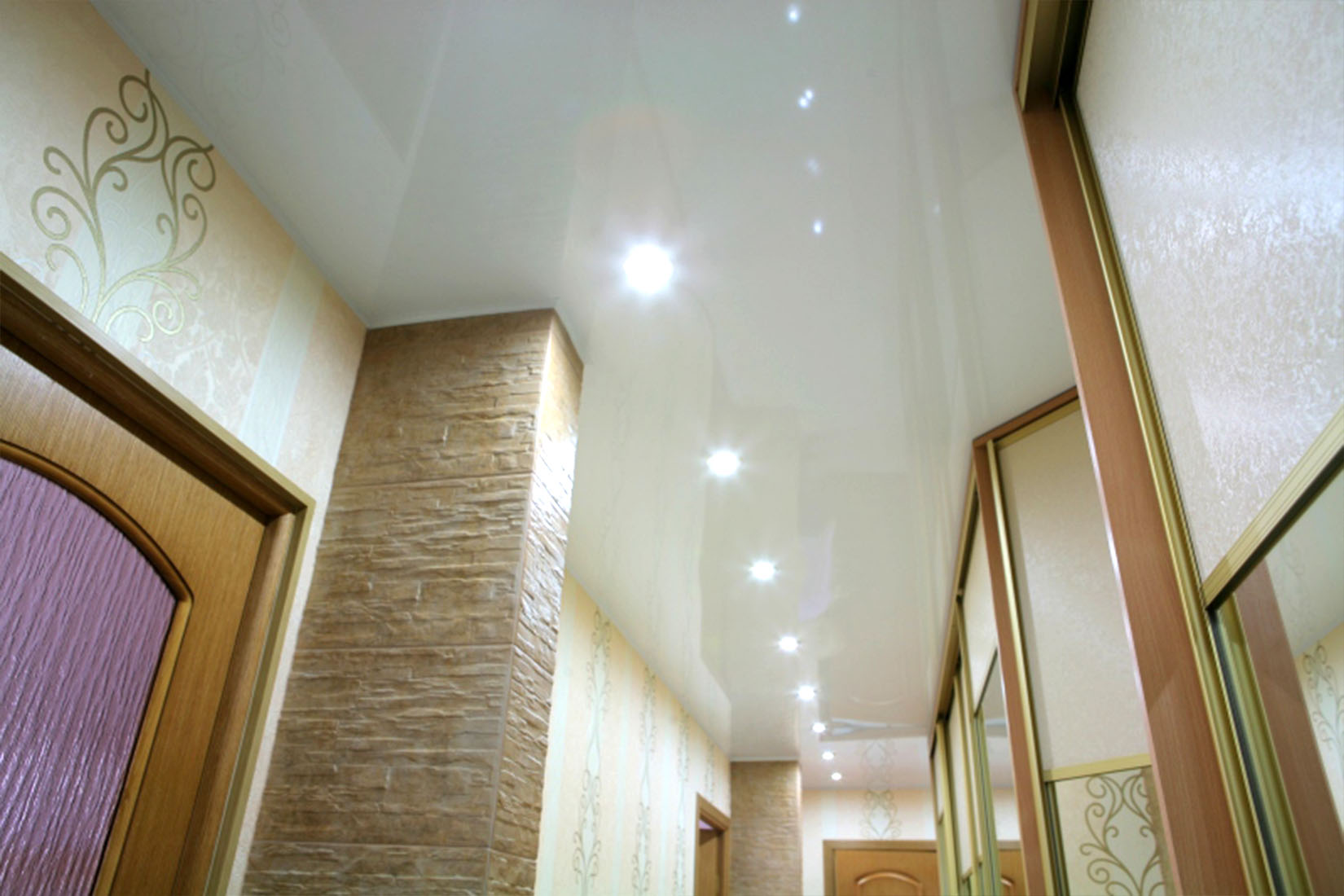 koridor fotoğraf dekorunda streç tavan
