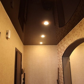 tavanul întins în fotografia coridorului
