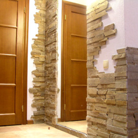 décoration des coins des murs dans la conception de l'appartement