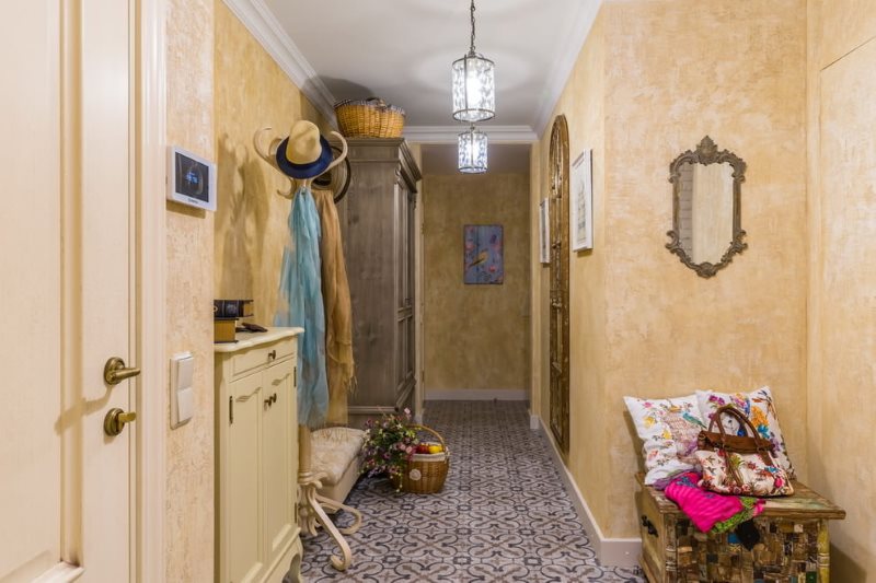 Hallway of a city apartment in Provence style