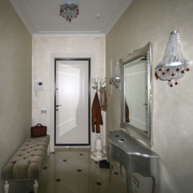 couloir dans un appartement dans un panneau maison décor photo