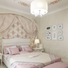 Provence bir apartman dairesinde bir yatak odası tasarımı