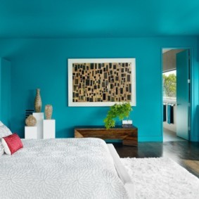 קישוט תמונות כחול לחדר שינה