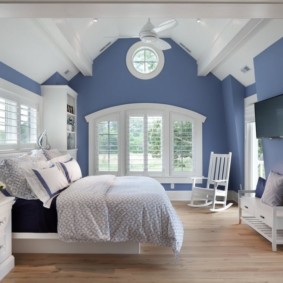 חדר שינה בסוגים כחולים של תמונות