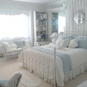 חדר שינה בתצלום פנים כחול