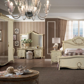 أنواع غرف النوم الكلاسيكية الصورة