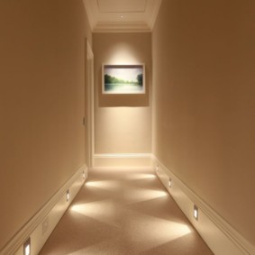 lumières dans le décor du couloir