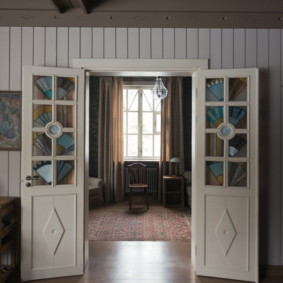 apartman tasarım fikirleri parlak kapılar