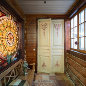 portes lumineuses dans la conception de la photo de l'appartement