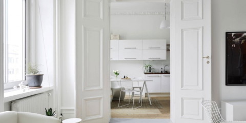 bright doors in the apartment design ideas