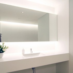 hauteur du miroir au-dessus des options de photo du lavabo de la salle de bain