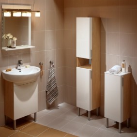 hauteur du miroir au-dessus des idées d'évier de salle de bain