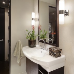 ارتفاع المرآة فوق أفكار تصميم بالوعة الحمام