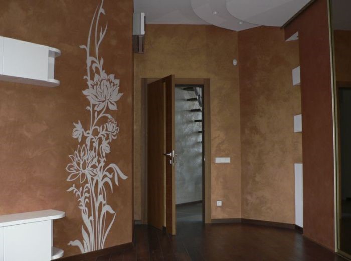 papier peint liquide dans le couloir avec un motif